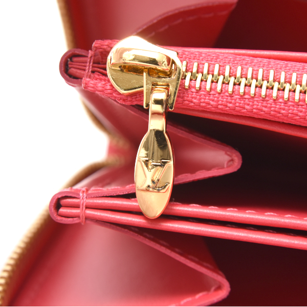 ルイヴィトン 財布 レディース ジッピー ウォレット ヴェルニ 長財布 2022年バレンタイン限定 フューシャネオン ピンク M81154 Louis Vuitton 中古