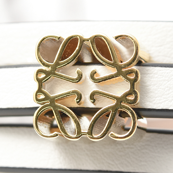 ロエベ ブレスレット レディース ツイストバングル アナグラム Mサイズ カーフ ホワイト LOEWE J920240X17 中古