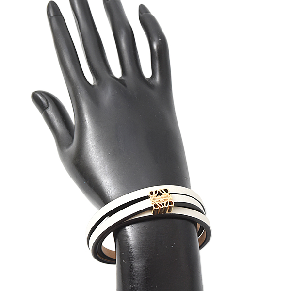 ロエベ ブレスレット レディース ツイストバングル アナグラム Mサイズ カーフ ホワイト LOEWE J920240X17 中古