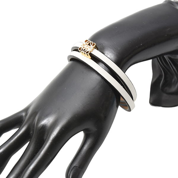 ロエベ ブレスレット レディース ツイストバングル アナグラム Mサイズ カーフ ホワイト LOEWE J920240X17 中古