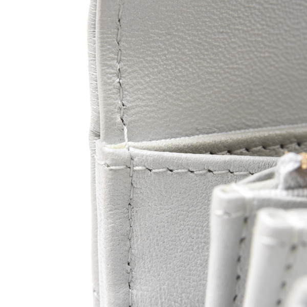 シャネル 財布 レディース ロングフラップウォレット ココマーク 長財布 マトラッセ ラムスキン シルバーグレー CHANEL 中古