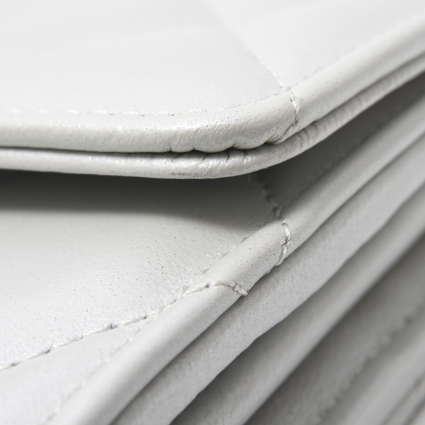 シャネル 財布 レディース ロングフラップウォレット ココマーク 長財布 マトラッセ ラムスキン シルバーグレー CHANEL 中古