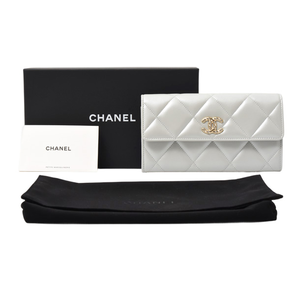 シャネル 財布 レディース ロングフラップウォレット ココマーク 長財布 マトラッセ ラムスキン シルバーグレー CHANEL 中古
