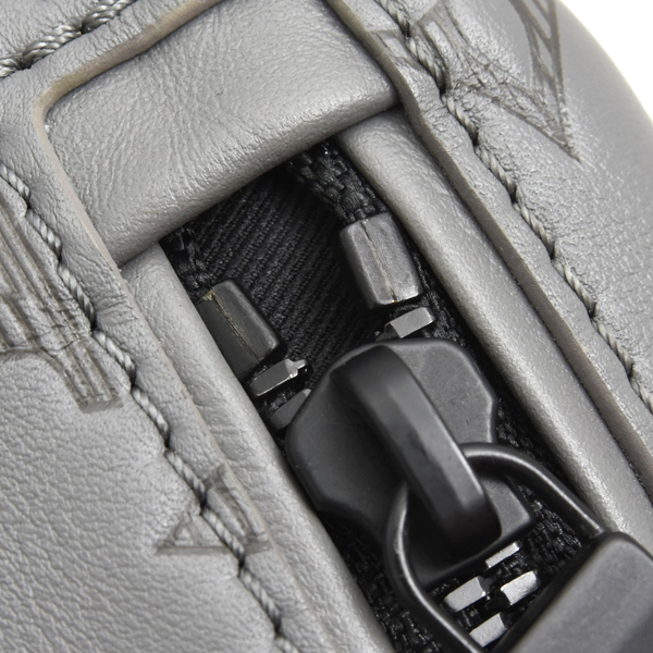 ルイヴィトン バッグ メンズ ディスカバリーバムバッグPM モノグラムシャドウ ボディバッグ カーフレザー グレー M46108 Louis Vuitton 中古