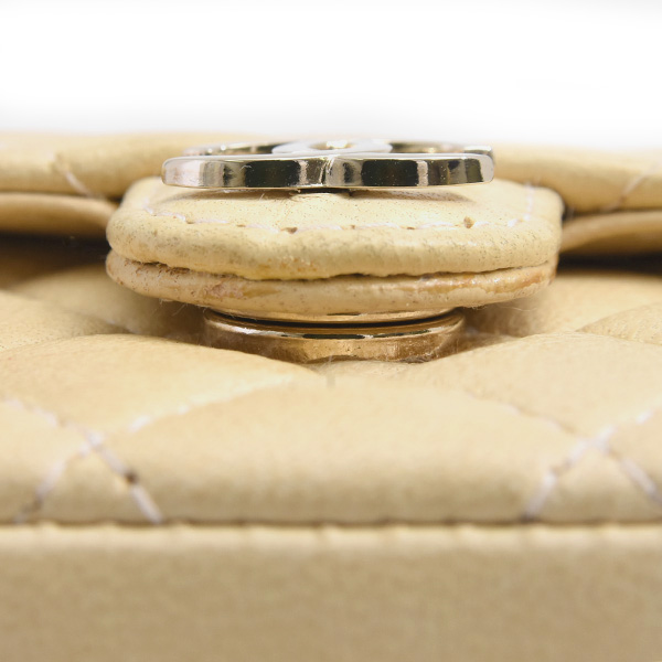 シャネル キーホルダー レディース ミニミニマトラッセチャームキーホルダー マトラッセ ラムスキン ベージュ CHANEL 中古