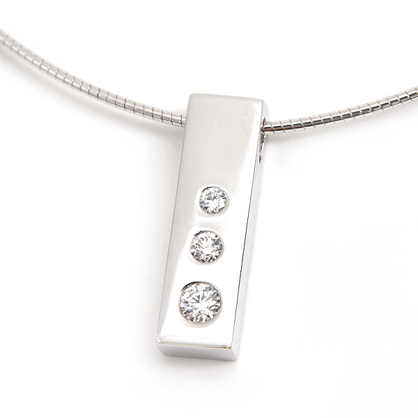 ミキモト ネックレス レディース バーモチーフ 3Pダイヤモンド オメガネックレス D0.15ct ホワイトゴールド MIKIMOTO K18WG 中古