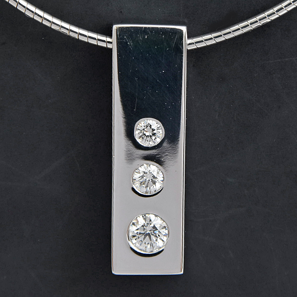ミキモト ネックレス レディース バーモチーフ 3Pダイヤモンド オメガネックレス D0.15ct ホワイトゴールド MIKIMOTO K18WG 中古