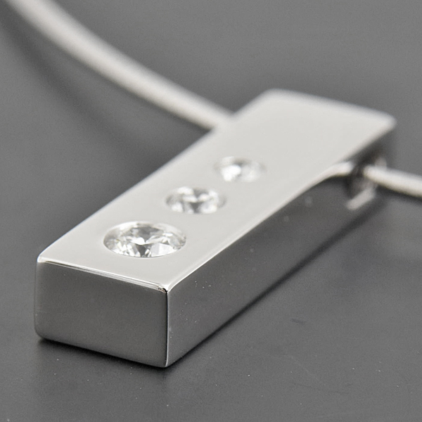 ミキモト ネックレス レディース バーモチーフ 3Pダイヤモンド オメガネックレス D0.15ct ホワイトゴールド MIKIMOTO K18WG 中古