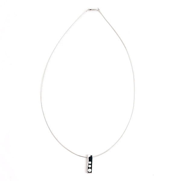 ミキモト ネックレス レディース バーモチーフ 3Pダイヤモンド オメガネックレス D0.15ct ホワイトゴールド MIKIMOTO K18WG 中古