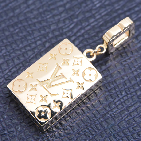 まぁちん♥お値下げ♥ルイヴィトン、チャーム付 ルイヴィトン ☆ギフト◎ マイクロ チャーム LV ハート (Louis Vuitton