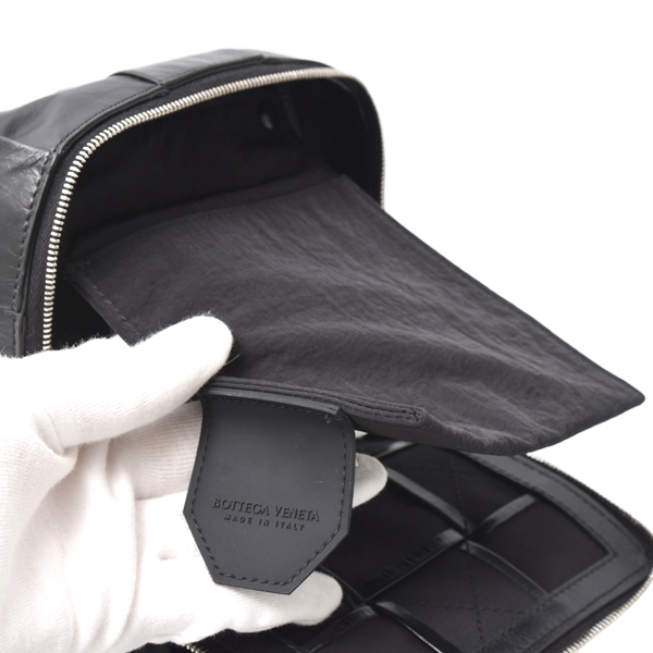 ボッテガヴェネタ バッグ メンズ カセット スリングバッグ マキシイントレチャート カーフスキン ブラック BOTTEGA VENETA 701366 VCQ72 中古