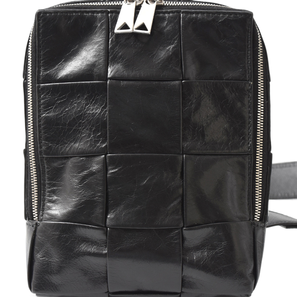 ボッテガヴェネタ バッグ メンズ カセット スリングバッグ マキシイントレチャート カーフスキン ブラック BOTTEGA VENETA 701366 VCQ72 中古