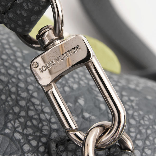 ルイヴィトン チョークポーチ トリヨンクライミング ショルダーバッグ トリヨンレザー グラナイトグレー M81572 Louis Vuitton 中古