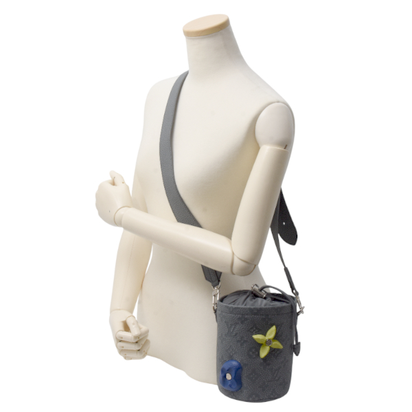 ルイヴィトン チョークポーチ トリヨンクライミング ショルダーバッグ トリヨンレザー グラナイトグレー M81572 Louis Vuitton 中古