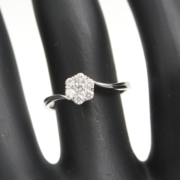周大生 指輪 レディース フラワーモチーフ ダイヤ リング 10号 D0.06ct 0.17ct ホワイトゴールド 750WG 中古