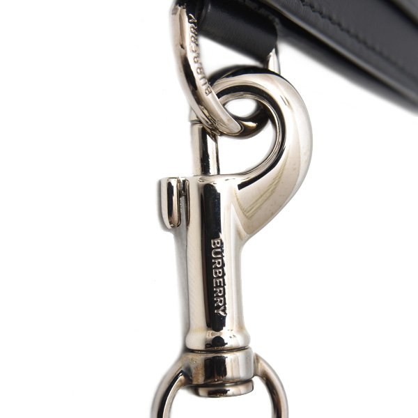 バーバリー カードケース メンズ コインケース ユニバーサルパスポートコレクション ブラック ショルダーストラップ ブラック レザー BURBERRY 8051832 中古