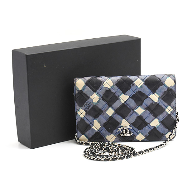 シャネル バッグ レディース エアライン チェーンウォレット マトラッセ ラムスキン ブルー ブラック CHANEL 中古