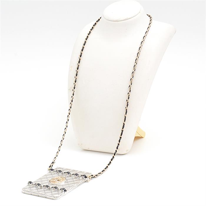 シャネル カードケース レディース マトラッセ チェーンネックレス カードホルダー パスケース シルバー メタル CHANEL AB6710 中古